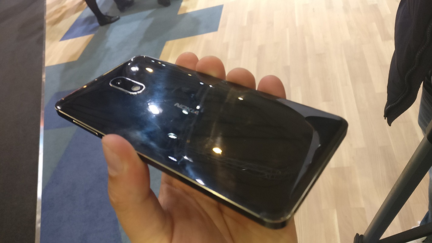 Tren tay Nokia 6 Silver va Arte Black dep khong ty vet-Hinh-8